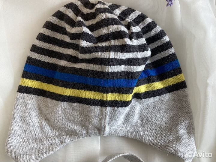 Шапка на завязках демисезонная для мальчика