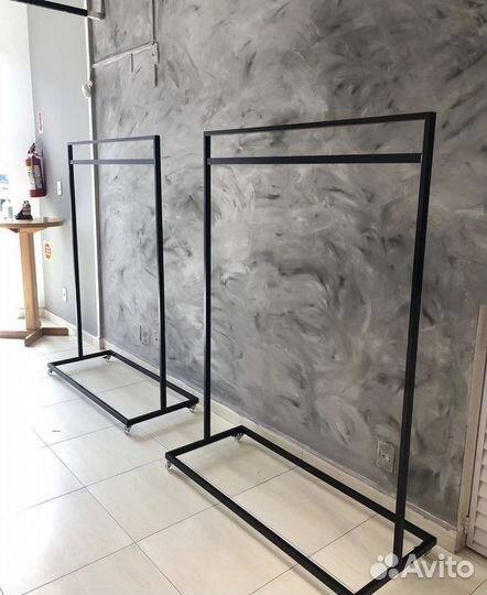 Рейлы для магазина одежды 