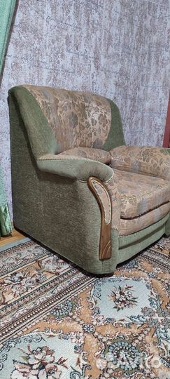 Диван с двумя креслами