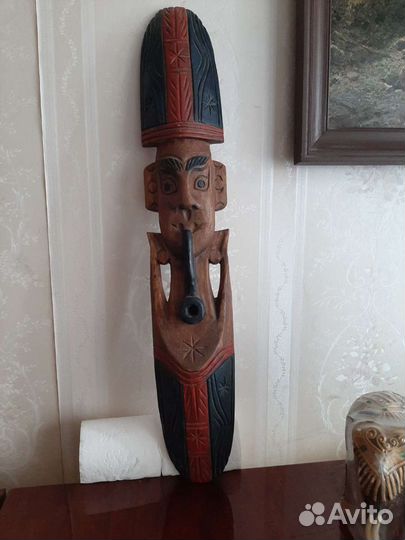 Сувениры из разных стран. Папирусы, тотемная маска