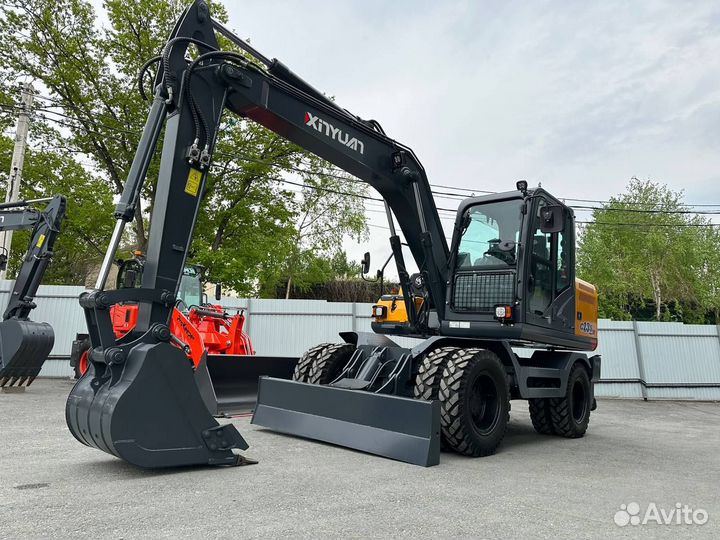Колёсный экскаватор XINYUAN C135W, 2024