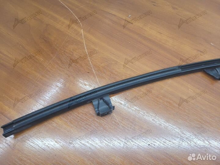 Направляющая стекла задняя право Mitsubishi Aspire