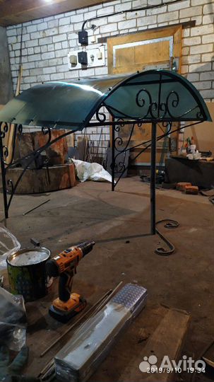 Навес над дверь