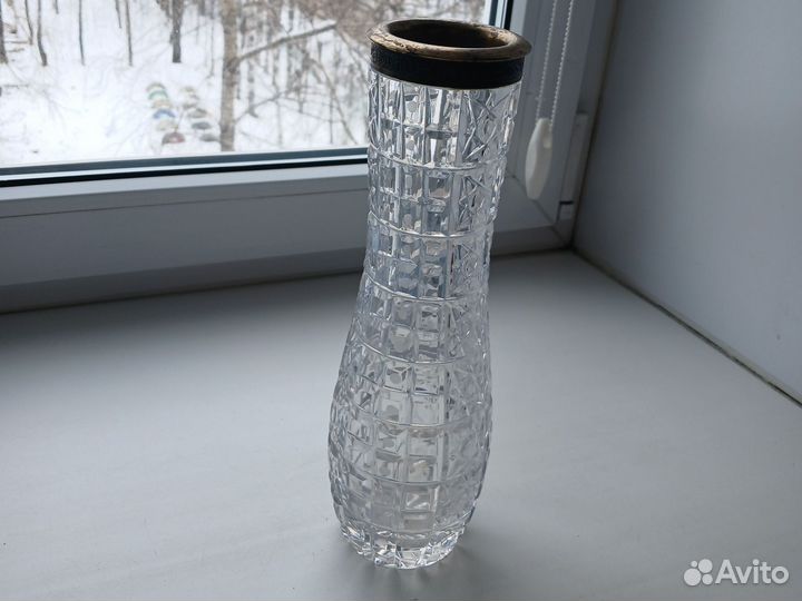 Хрустальные вазы и салатницы