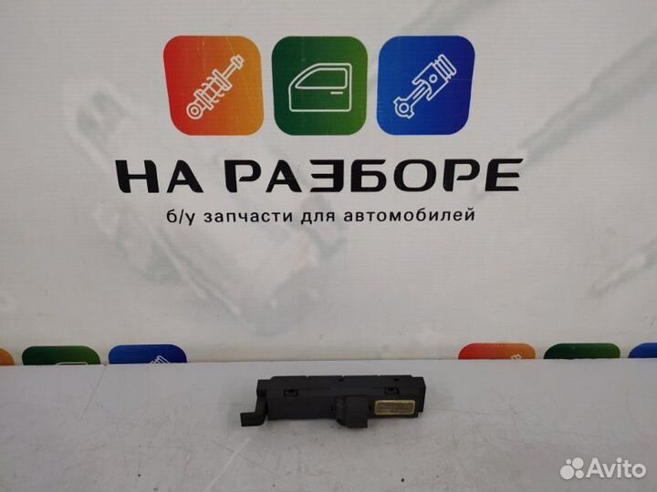 Кнопка управления сиденьями Volkswagen Touareg 7P5