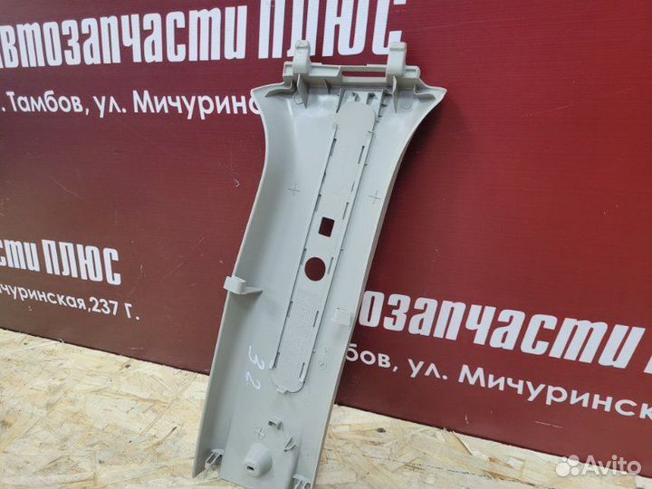 Обшивка средней стойки левая Renault Logan