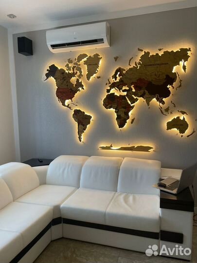 Деревянная карта мира