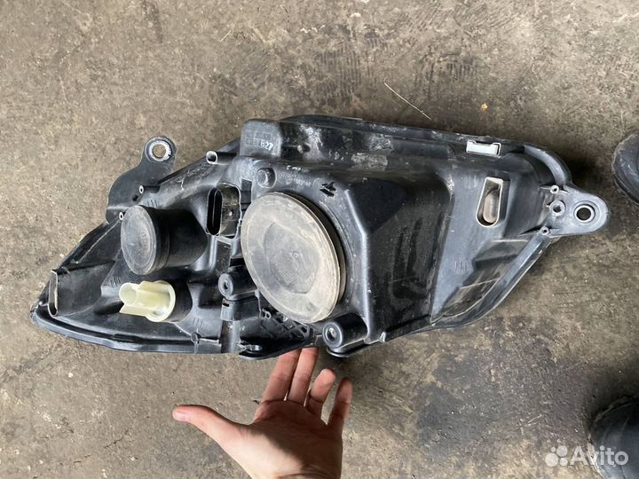 Фара правая Skoda Fabia 2011 5J1941018D