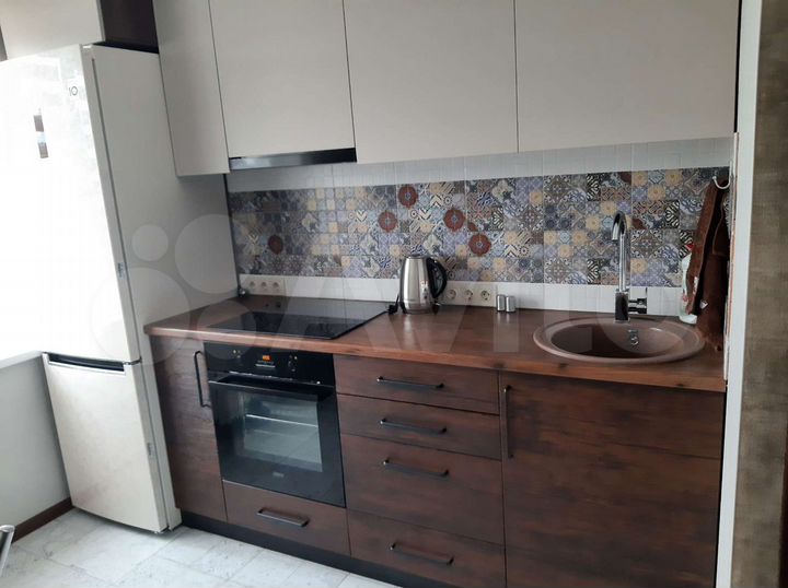 2-к. квартира, 57 м², 5/9 эт.