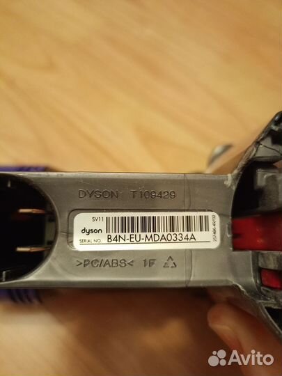 Пылесос dyson v8 + зарядное устройство