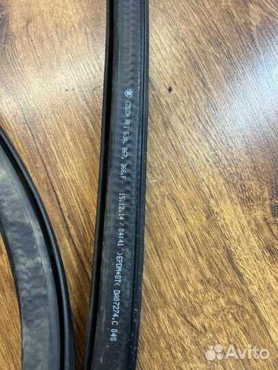 Уплотнительная резинка боковой двери передняя