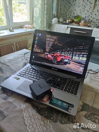 Ноутбук asus X550C,HDD 750,gb озу 8gb,gt720 2gb
