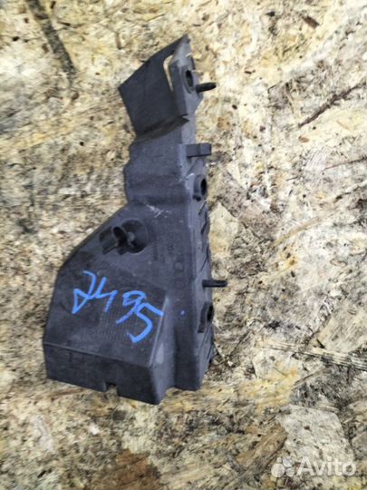 Кронштейн левый Audi Q5 I 8R cdnc 2011