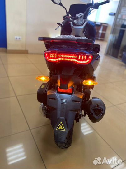 Скутер Мотомир tracer ADV 50cc (125)