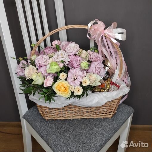 Подарочная корзина. Цветы в корзине