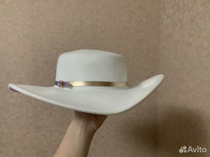 Шляпа белая фетровая женская