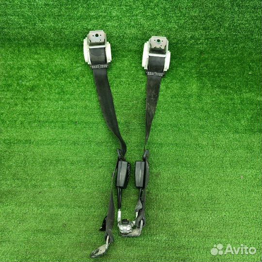 Ремень безопасности задний Skoda Fabia 2 (5J) 2008