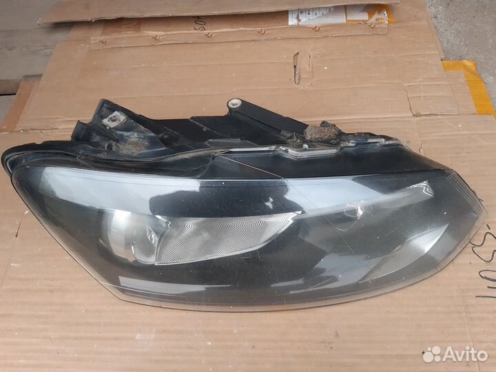 Правая передняя фара на Фольксваген Поло 2010-2015