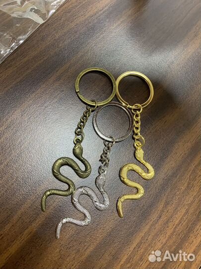 Брелоки змея металический