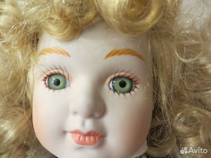 Кукла коллекционный фарфор на подставке colle