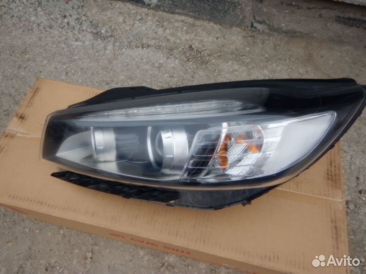 Фара левая Kia Sorento 3 2014-2017 ксенон
