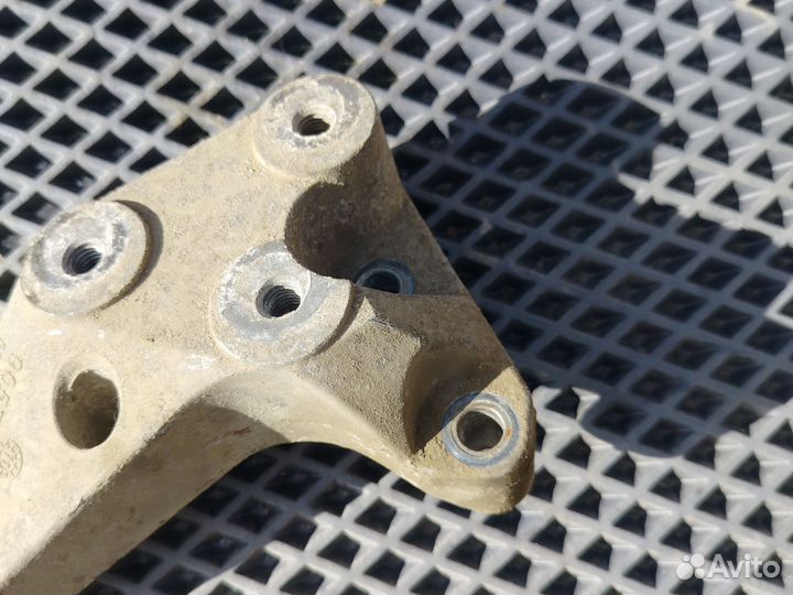 Кронштейн кпп Opel Astra H 1.6