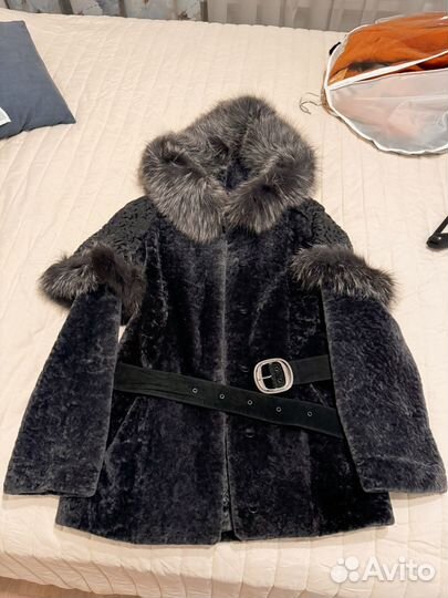Полушубок мутоновый с воротником из песца женский