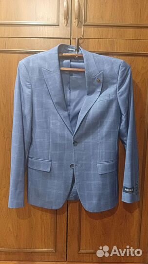 Костюм тройка