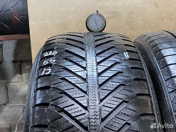 Goodyear Vector 4Seasons 225/55 R17