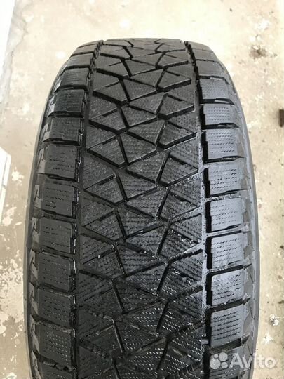 Bridgestone Blizzak DM-V2 275/50 R22 111T