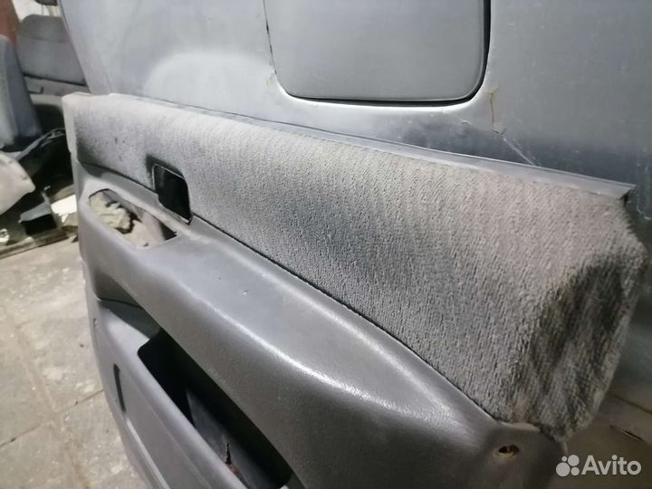 Правая дверная карта Nissan Serena C23