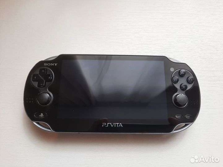 PS Vita на 14 gb + 3 игры