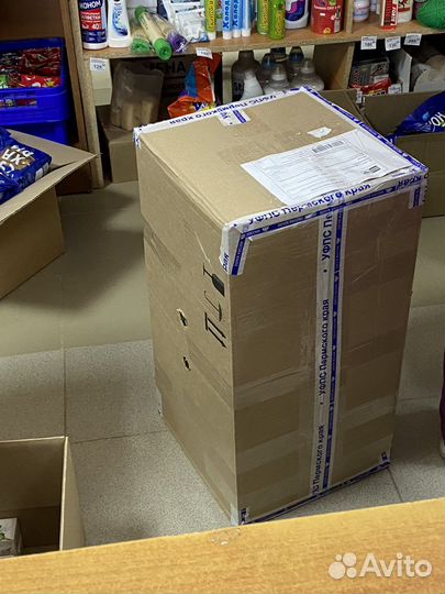 Коробки и пакет большой с вещами