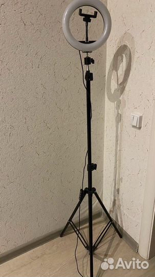 Кольцевая лампа со штативом