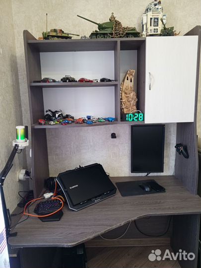 Письменный стол для школьника бу