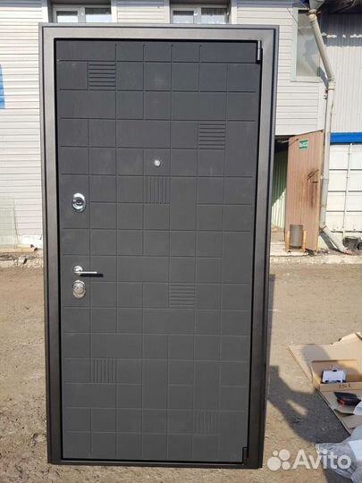 Дверь входная металлическая