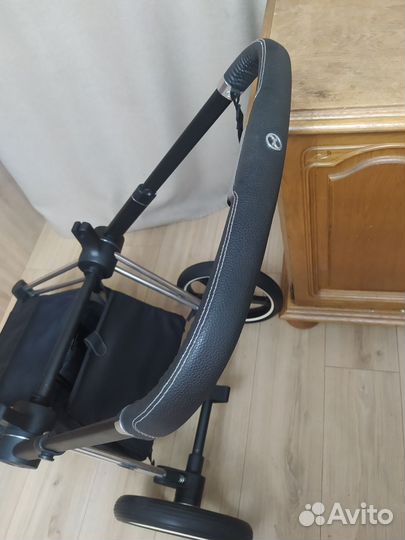 Шасси Cybex Priam lll, серебристое с чёрной ручкой