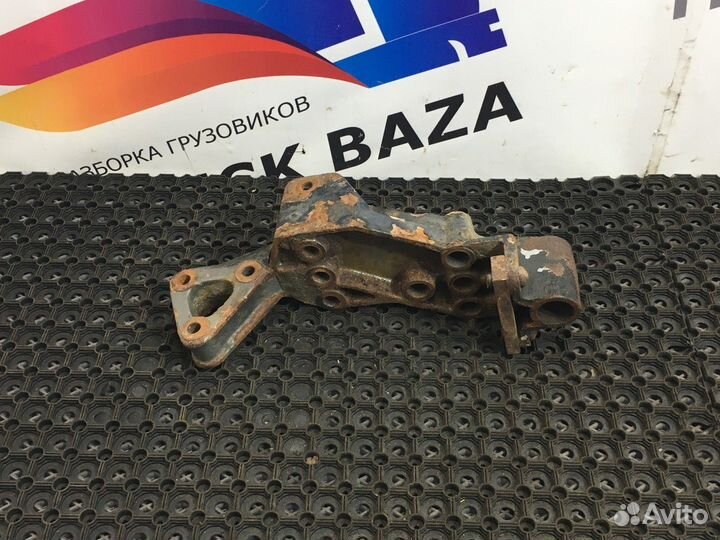 Кронштейн крепления задней рессоры правый Volvo FH