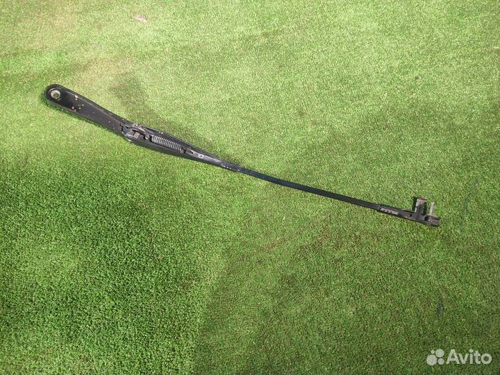 Поводок стеклоочистителя передний правый Opel