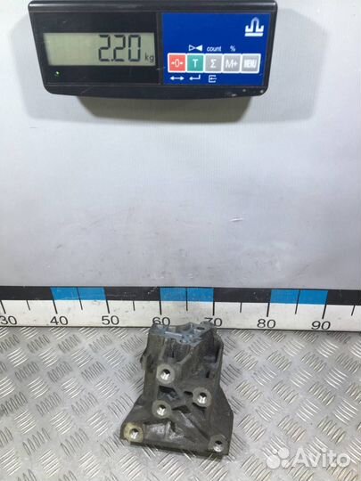 Б/У Кронштейн двигателя правый#002