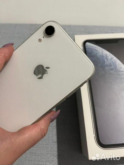 Телефон iPhone XR