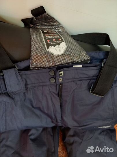 Зимний костюм для катания на лыжах и сноуборде