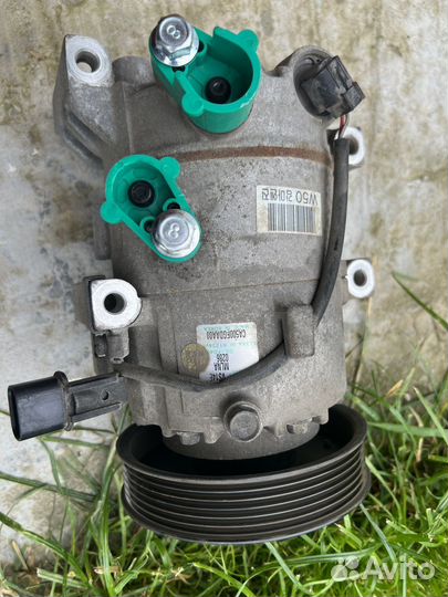 Компрессор кондиционера оригин. kia