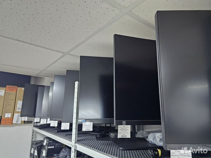 Множество мониторов разных размеров 19.20.22.24D