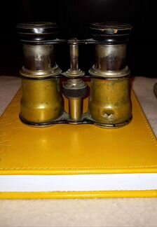 Антикварный бинокль Chevalier Paris