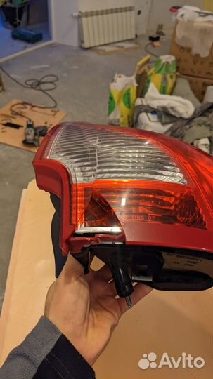 Volvo XC60 задний правый фонарь (2 шт с дефектами)