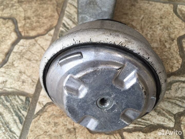 Кронштейн двигателя левый A6062230004