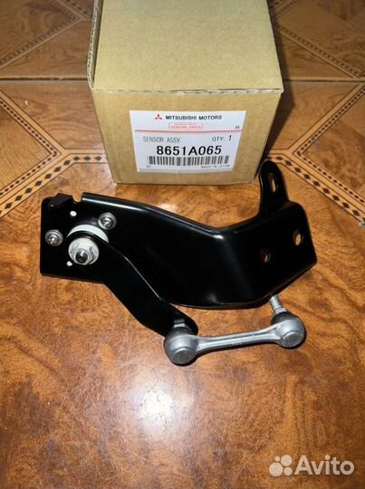 Датчик положения кузова 8651A065 Mitsubishi