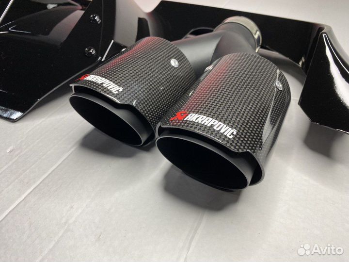 BMW F10 Диффузор с LED фонарем + насадки Akrapovic