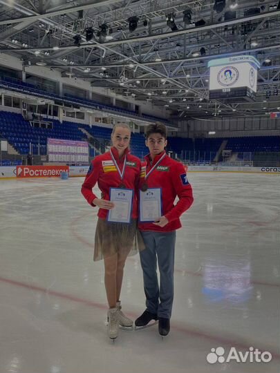 Тренер по фигурному катанию